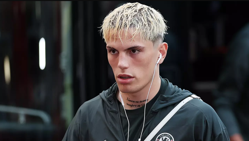 Garnacho gây chú ý với màn ăn mừng sau siêu phẩm của Caicedo