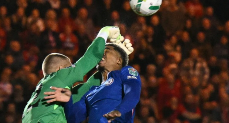 Hết Robert Sanchez rồi đến Jorgensen, fan Chelsea ngán ngẩm với khung gỗ