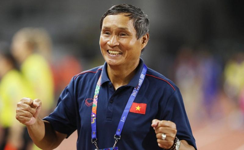hlv-mai-duc-chung-binh-than-truoc-bang-tu-than-cua-tuyen-nu-viet-nam-tai-sea-games-33